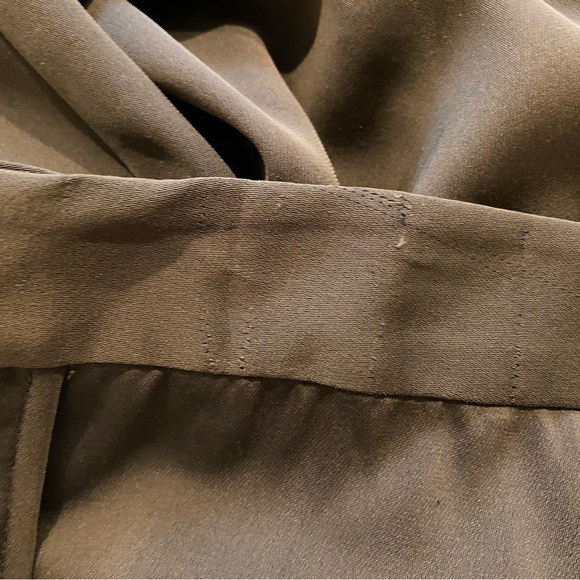 Diane Von Furstenberg. Silk olive green trousers. - Picture 10 of 11